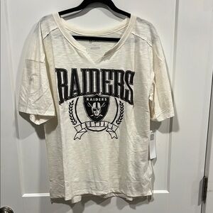 Raiders Graphic Official NFL T-Shirt in Cream